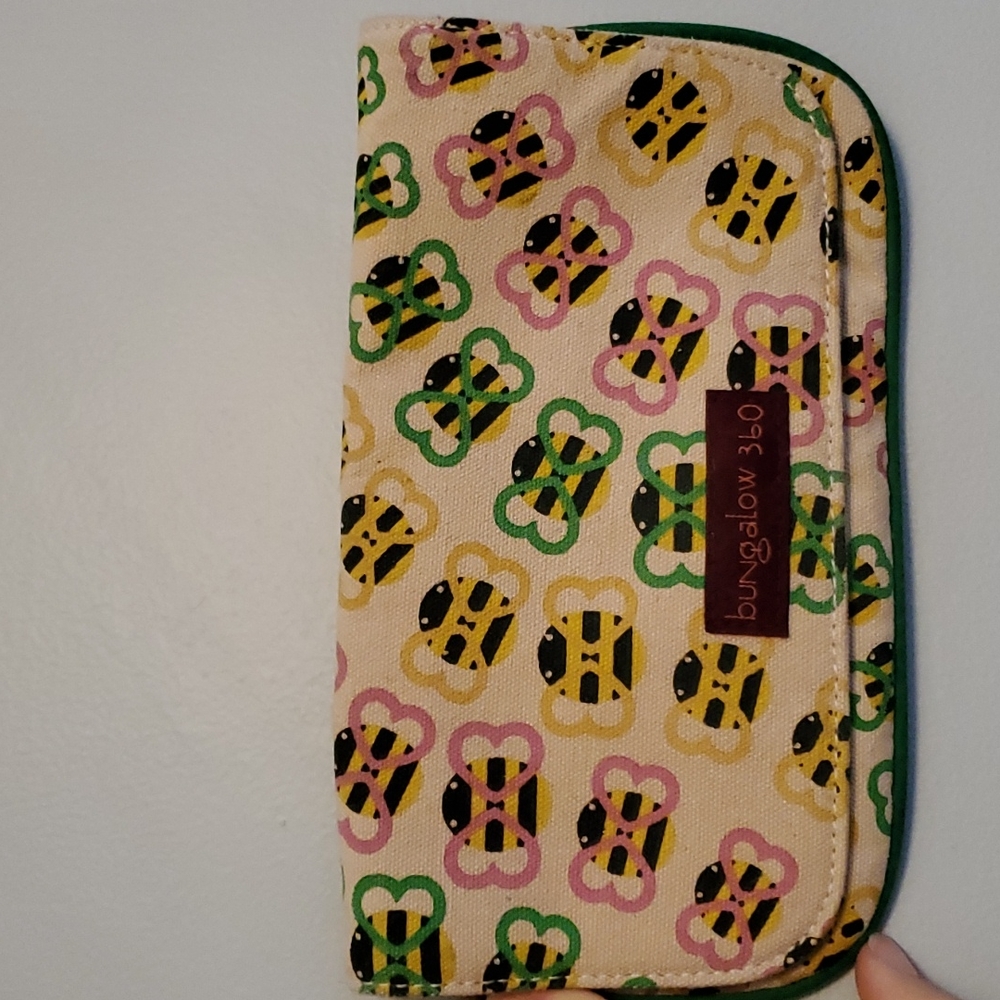 Bungalow 360 bumblebee purse